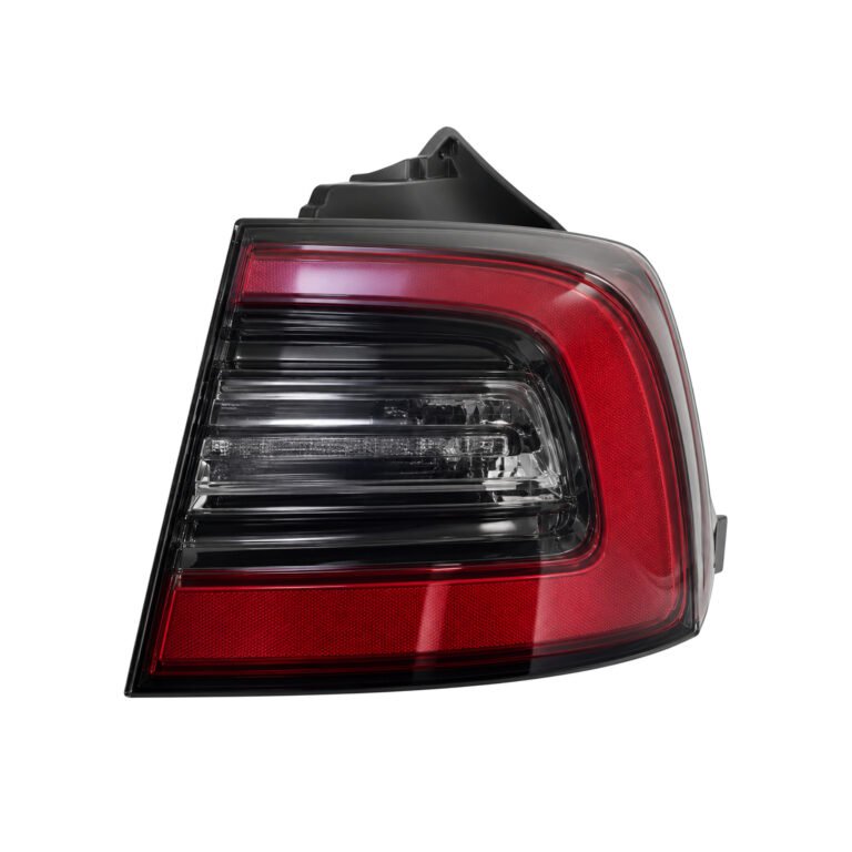 L 1077399-00-C / R 1077400-00-B Outer Tail Light - Model 3 '19